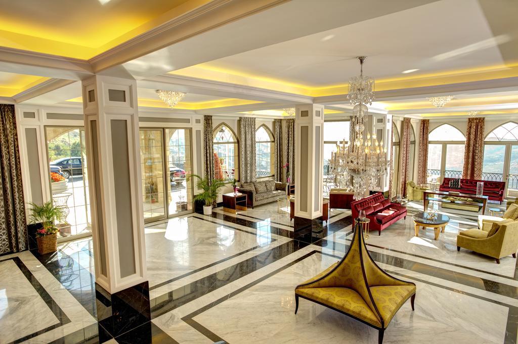 Cherry Blossom Boutique Hotel Bḩamdūn Kültér fotó