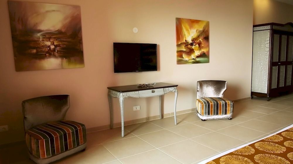 Cherry Blossom Boutique Hotel Bḩamdūn Kültér fotó