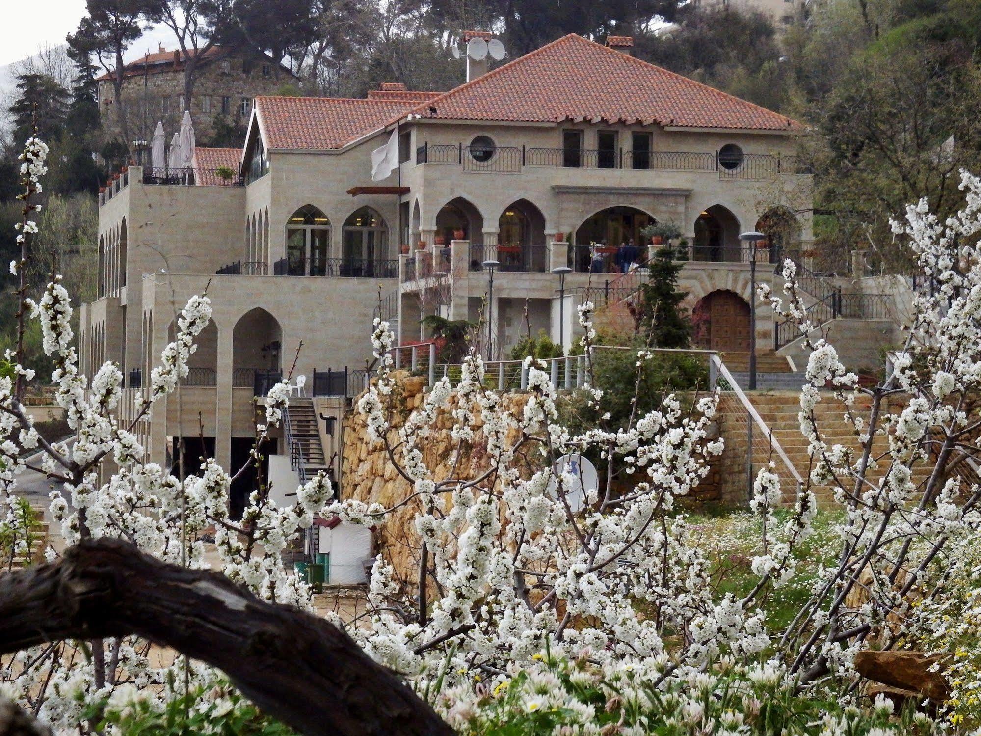 Cherry Blossom Boutique Hotel Bḩamdūn Kültér fotó