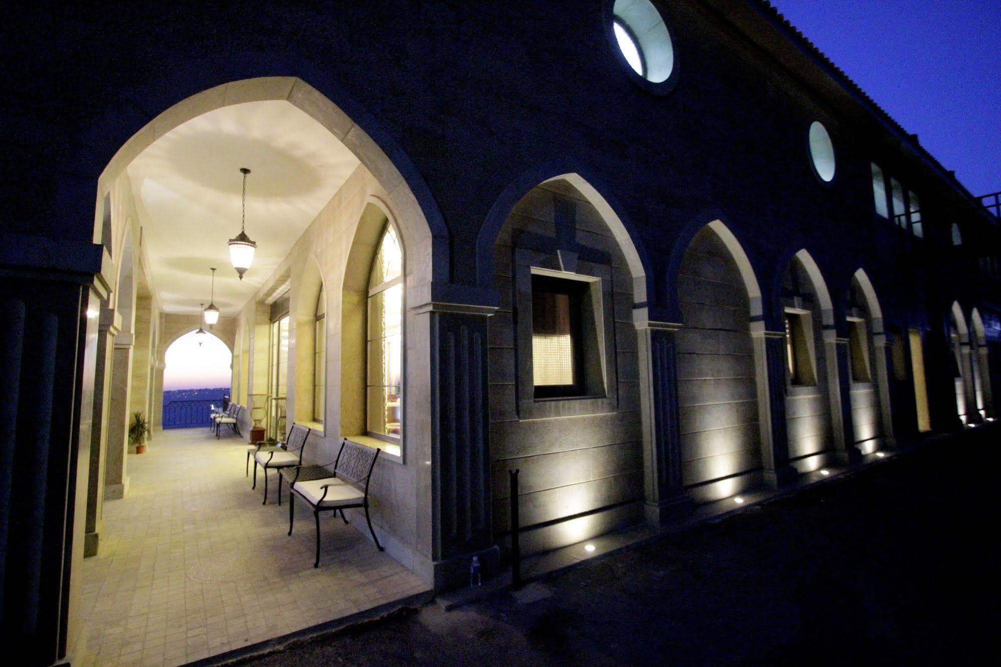 Cherry Blossom Boutique Hotel Bḩamdūn Kültér fotó