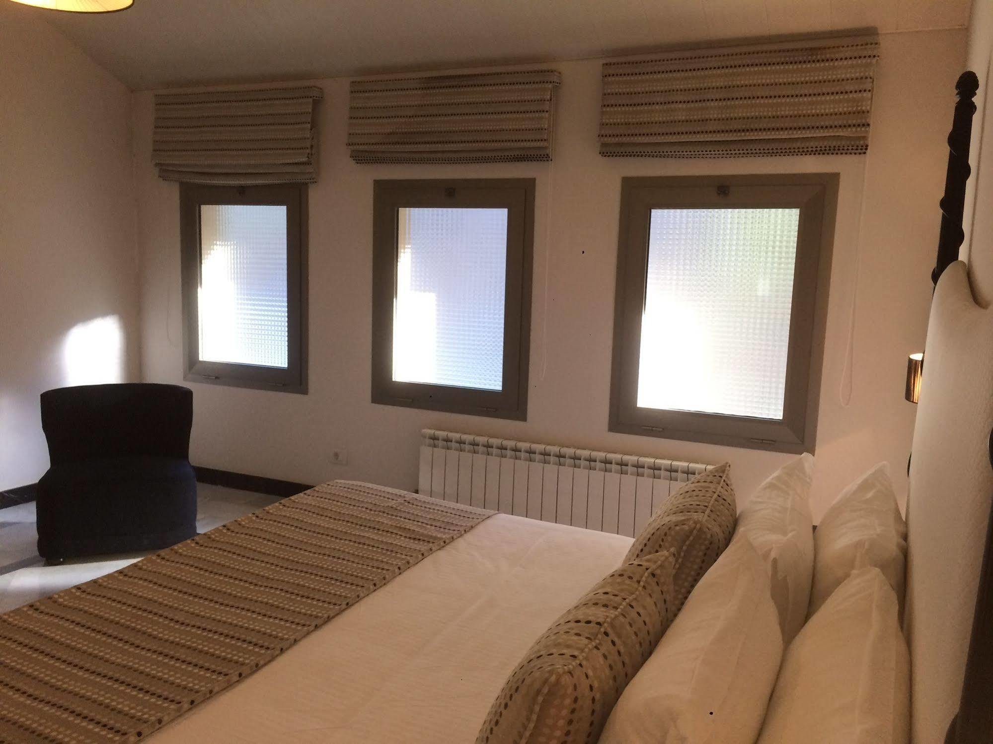 Cherry Blossom Boutique Hotel Bḩamdūn Kültér fotó