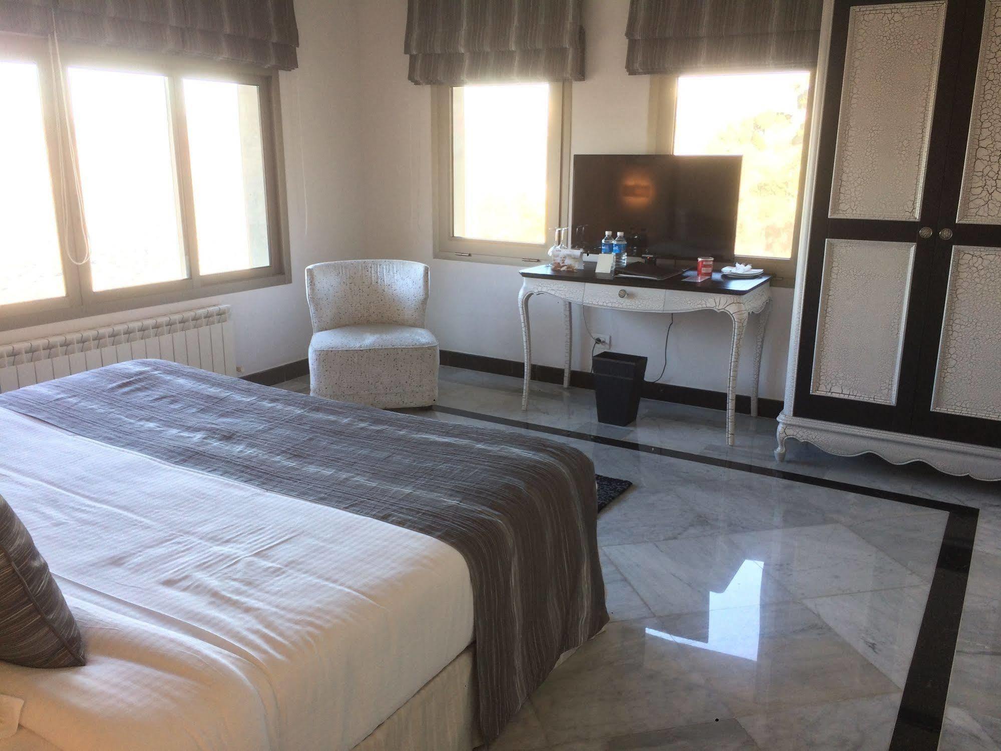 Cherry Blossom Boutique Hotel Bḩamdūn Kültér fotó
