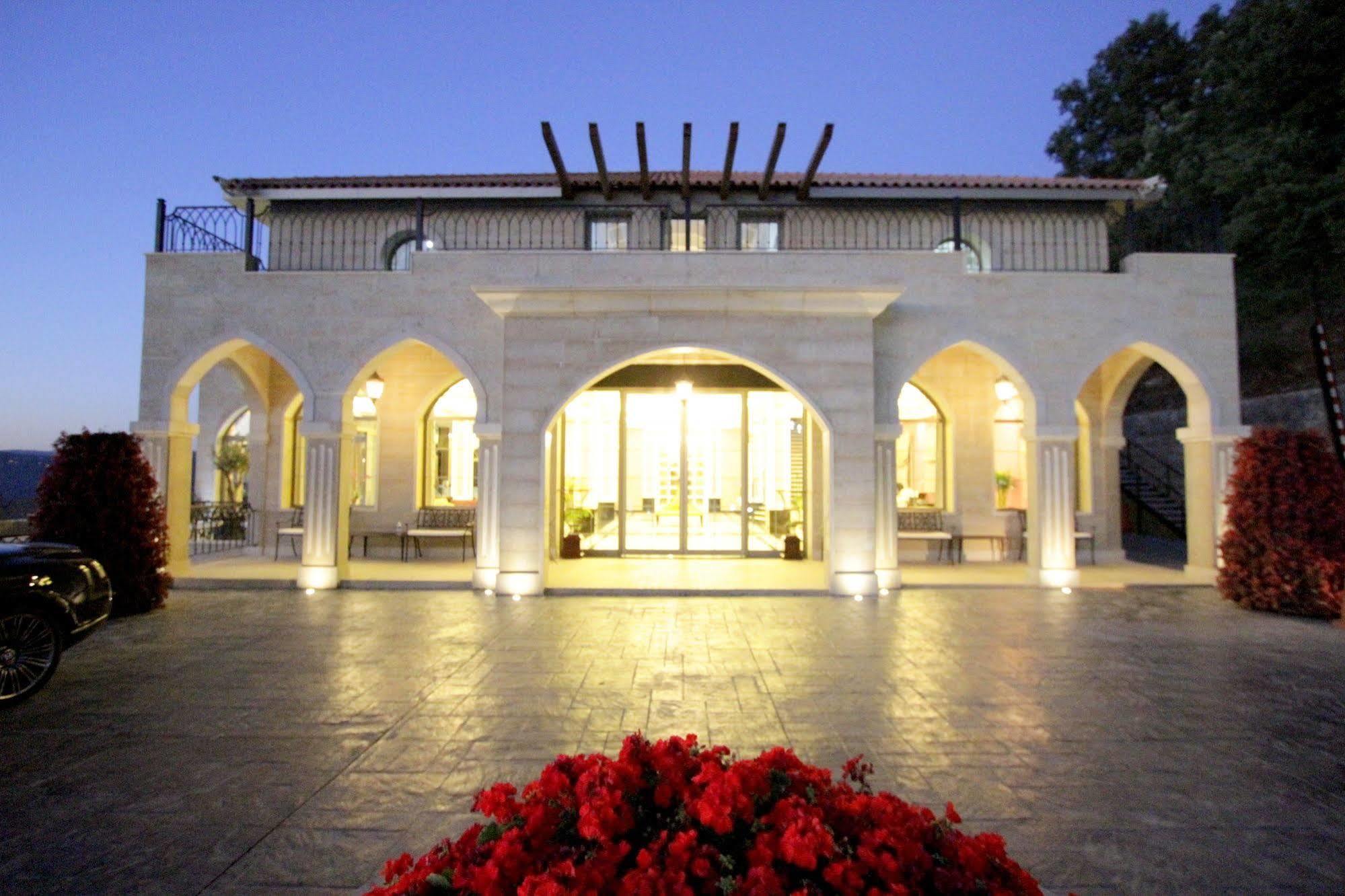 Cherry Blossom Boutique Hotel Bḩamdūn Kültér fotó